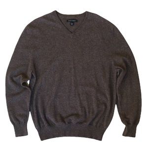 SOLD Kenneth Robert’s light brown v-neck cashmere sweater Sz L